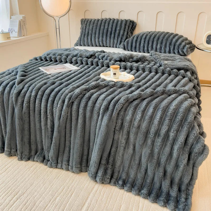 Luxurious Super Soft Faux Rabbit Fur Blanket - Warm & Cozy Throw for Couch, Bed & Travel - Versatile All-Season Gift